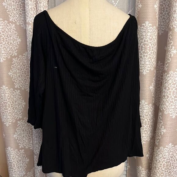 Fashion to Figure Black Ribbed Top with Silver Detail - Size 2 - Picture 5 of 6